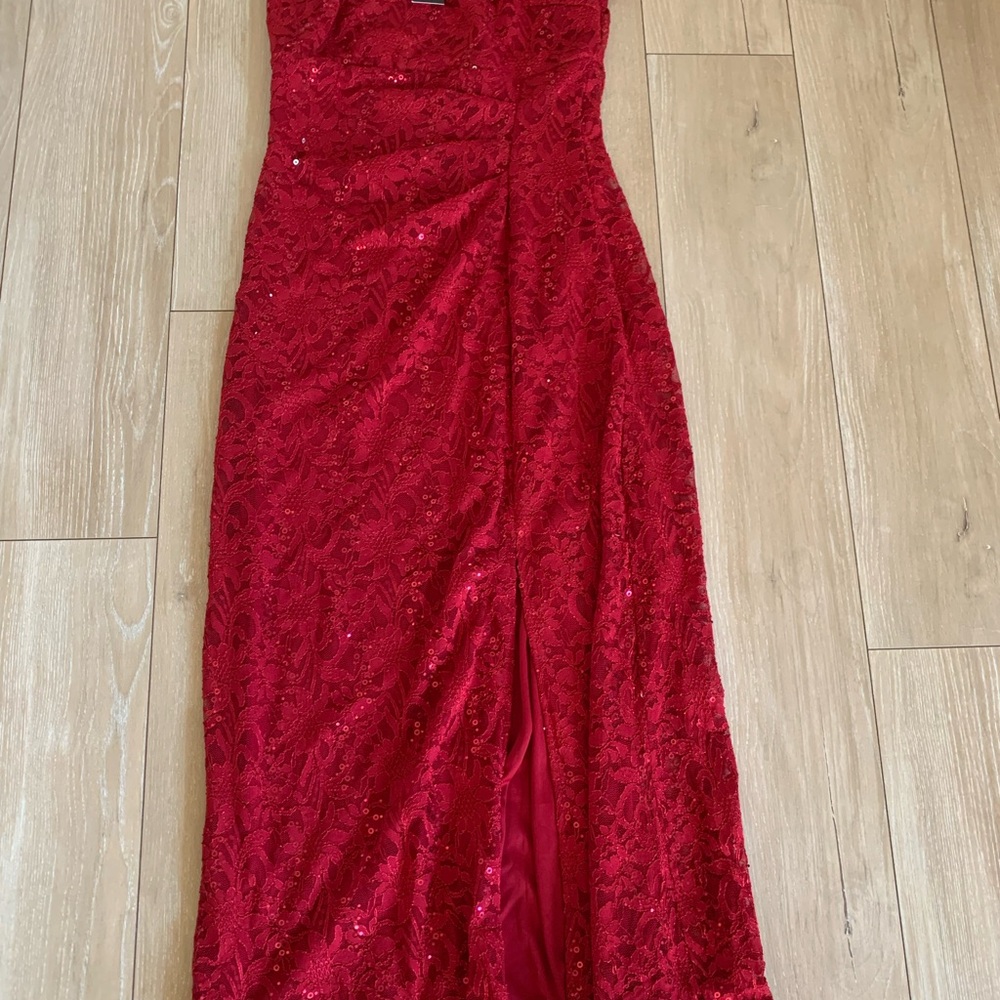 Elegant Strapless Red Lace Dress